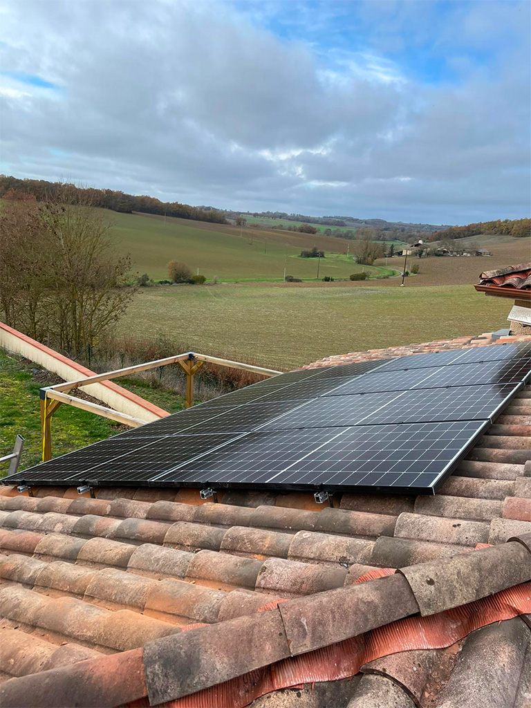 Panneaux solaires installés à Saint-Anne