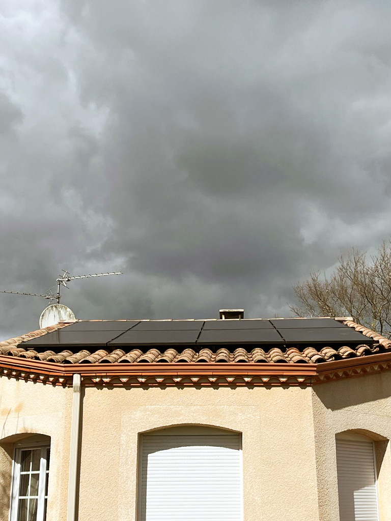 Pose de panneaux photovoltaïques à Brax, près de Toulouse