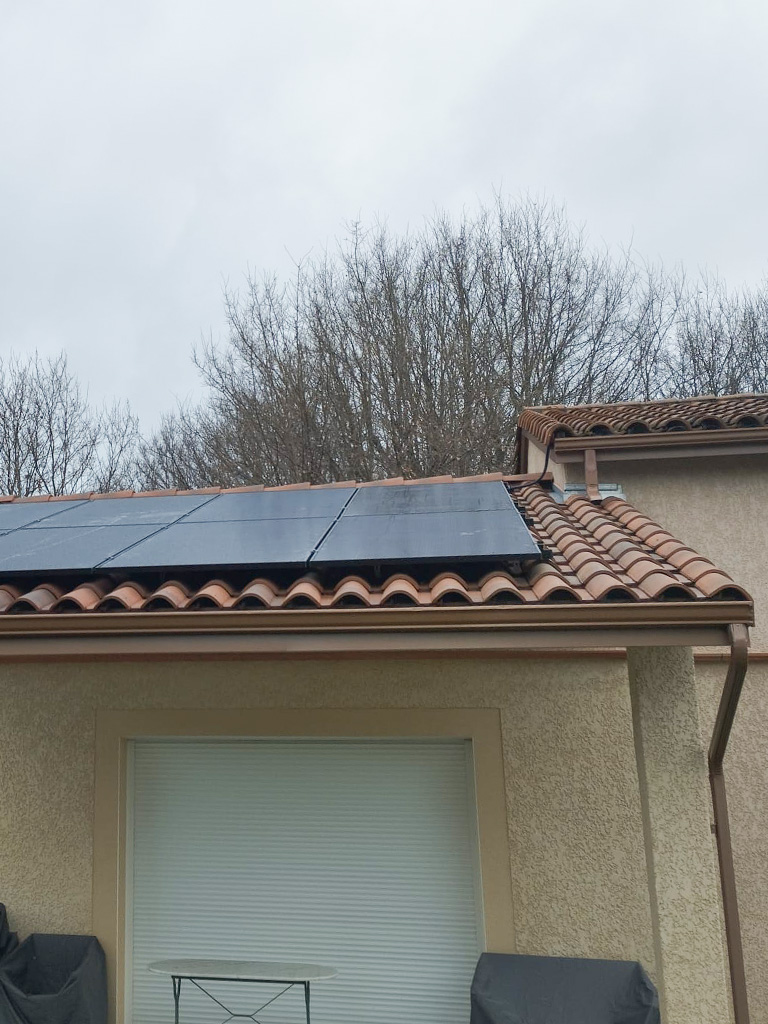 Pose de panneaux solaires à Brax, près de Toulouse